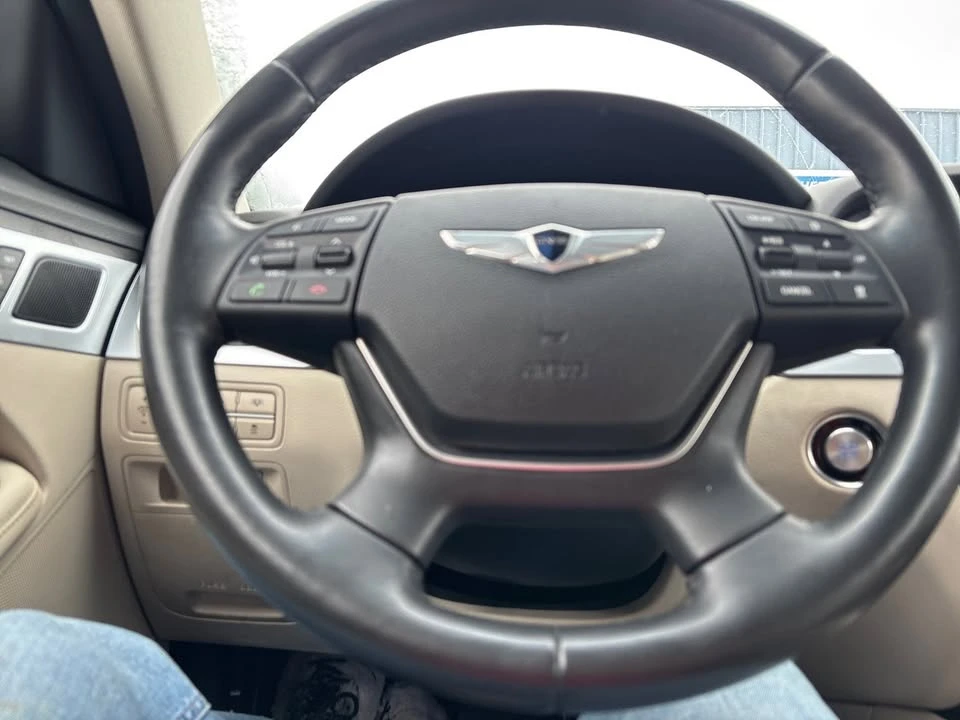 2016 Hyundai Genesis - Image 12 of 17