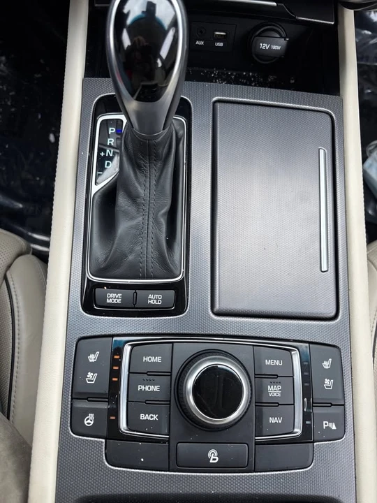 2016 Hyundai Genesis - Image 15 of 17
