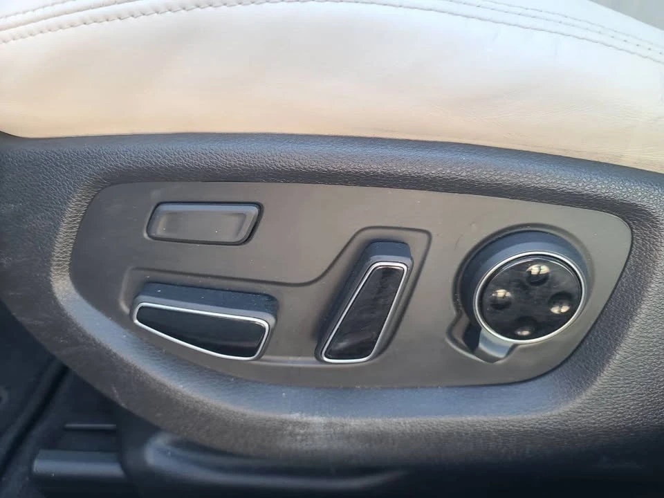 2016 Hyundai Genesis - Image 17 of 20