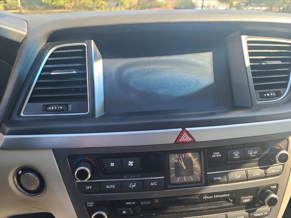 2016 Hyundai Genesis - Image 19 of 20