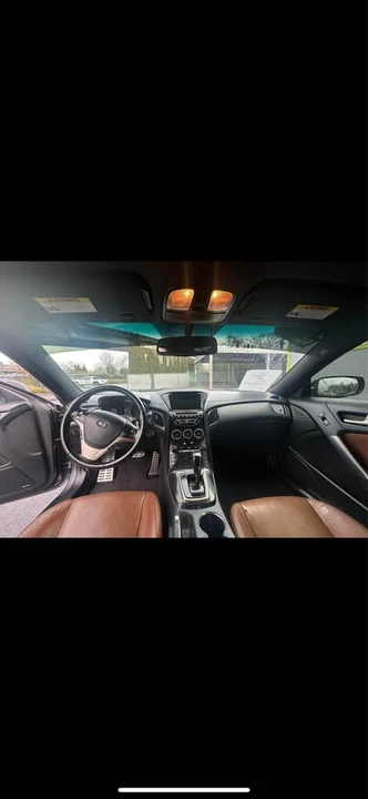 2016 Hyundai Genesis - Image 8 of 9