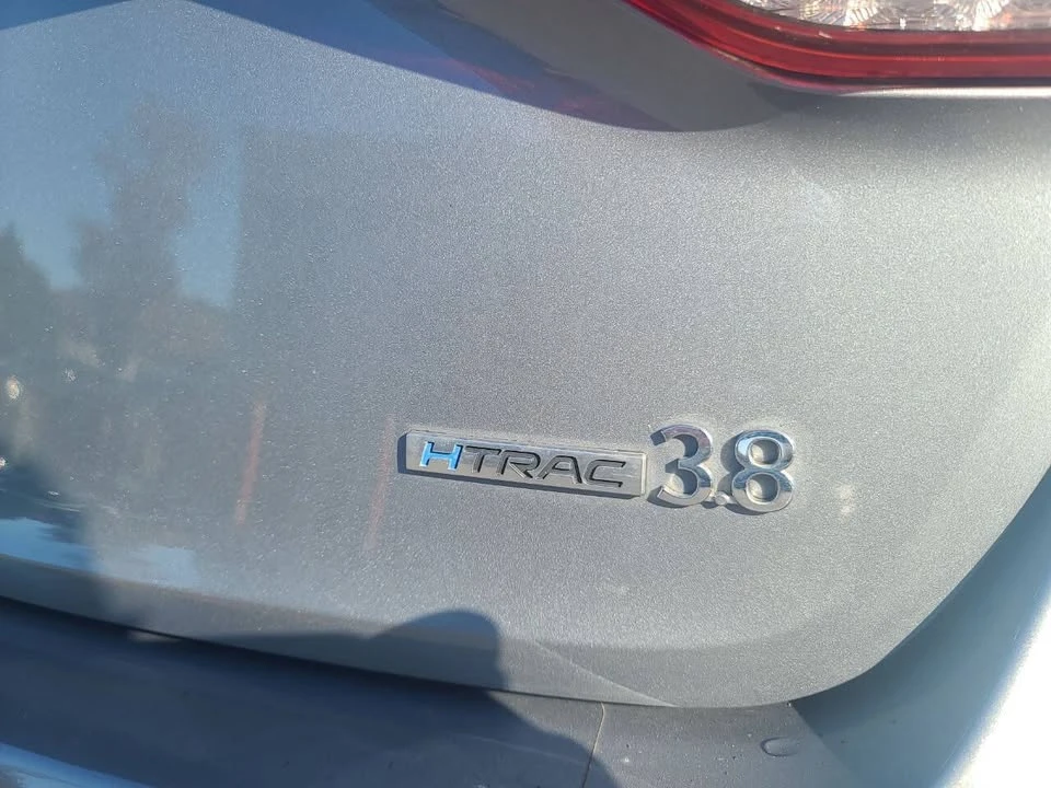 2016 Hyundai Genesis - Image 9 of 20