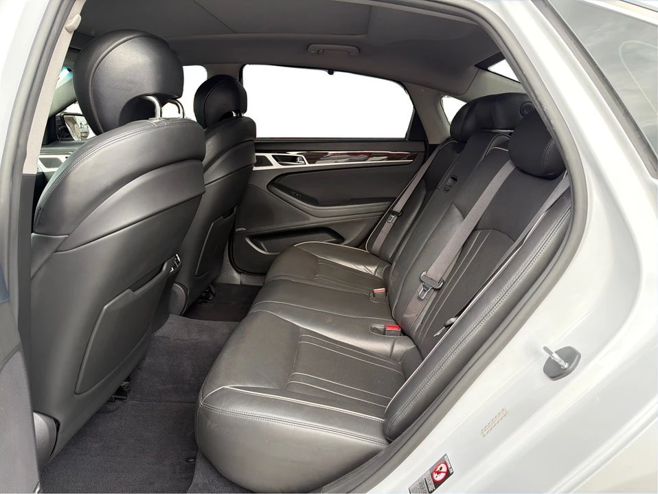 2016 Hyundai Genesis - Image 10 of 20