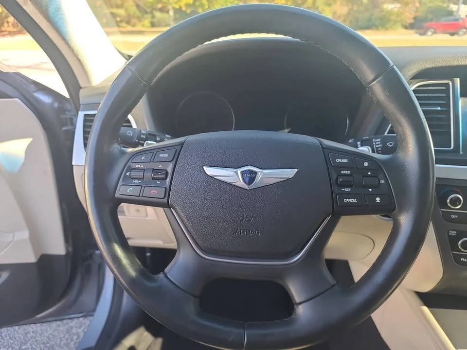 2016 Hyundai Genesis - Image 18 of 20