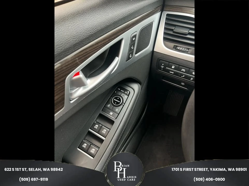 2016 Hyundai Genesis - Image 17 of 18