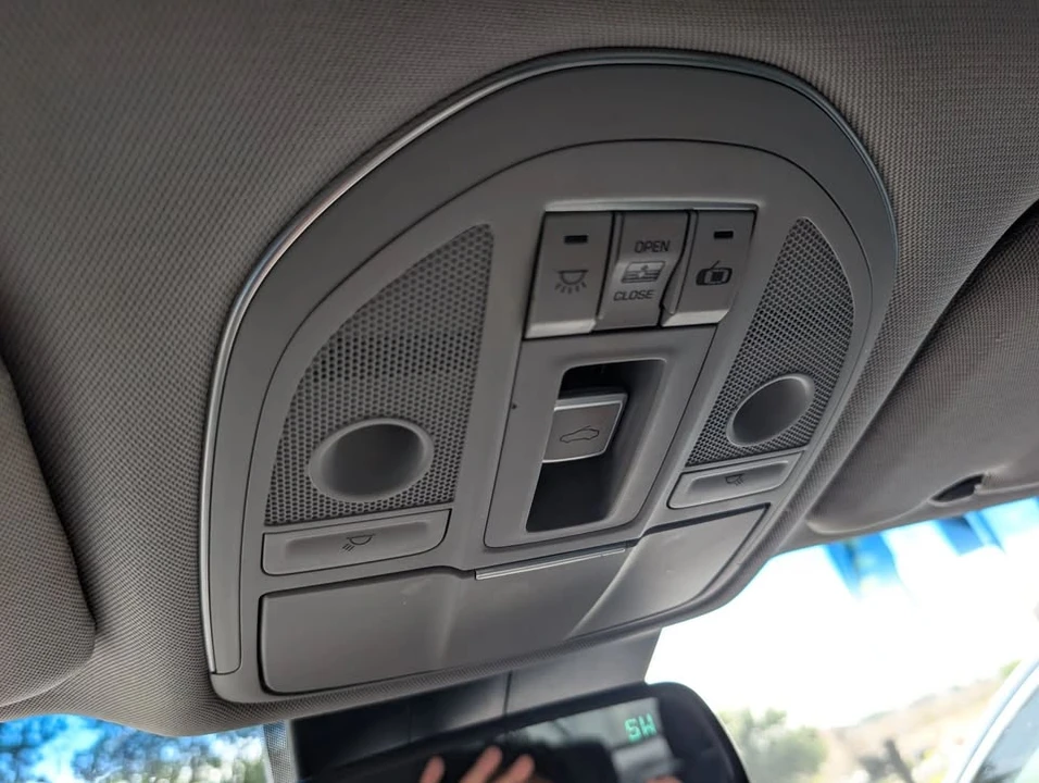 2016 Hyundai Genesis - Image 19 of 20