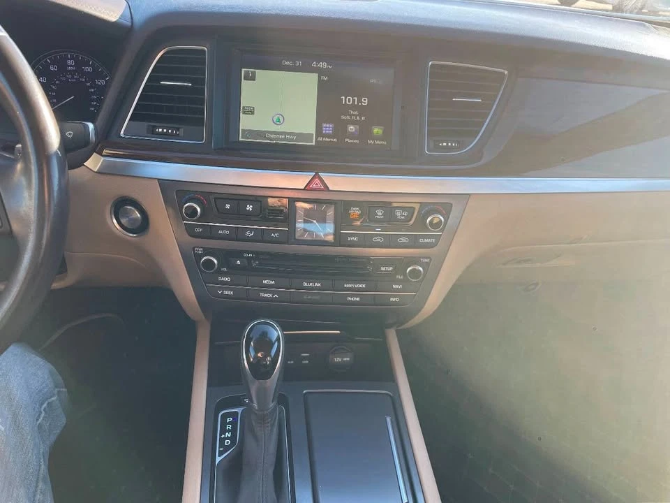 2016 Hyundai Genesis - Image 11 of 12
