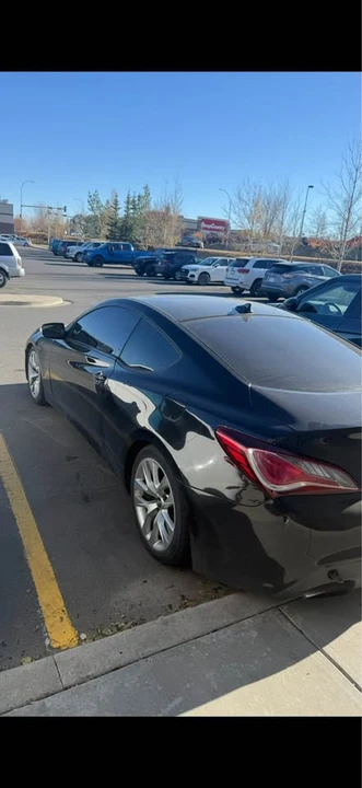 2016 Hyundai Genesis - Image 8 of 9