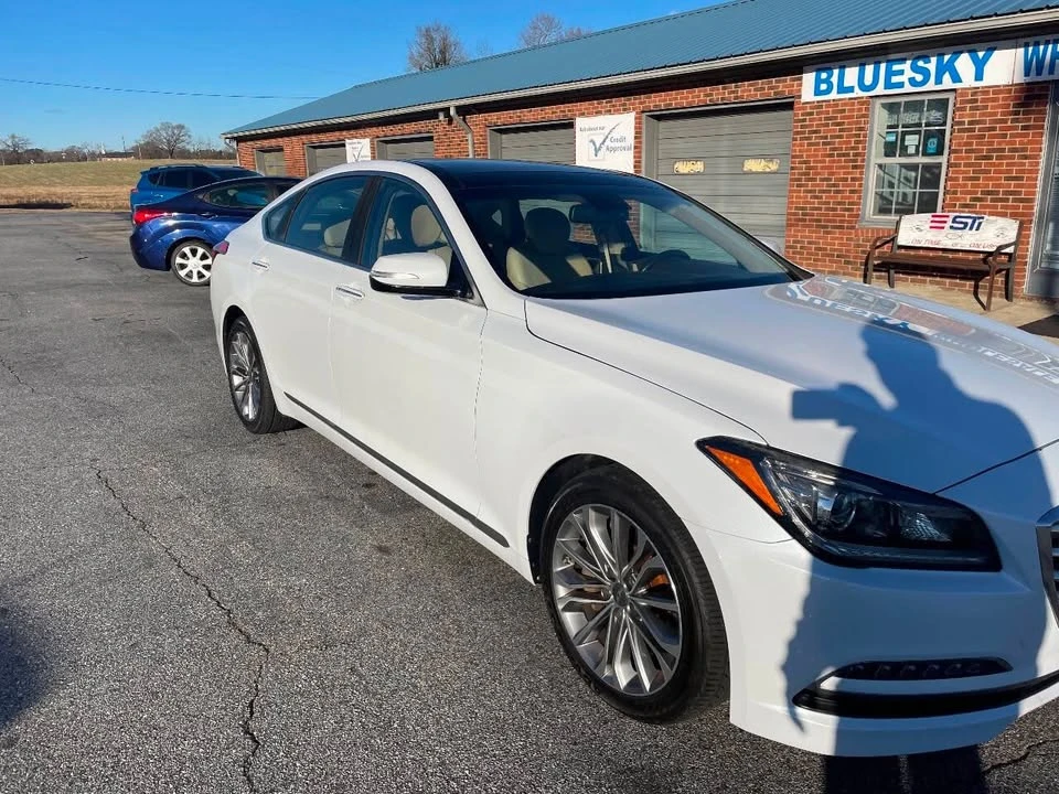 2016 Hyundai Genesis - Image 2 of 12