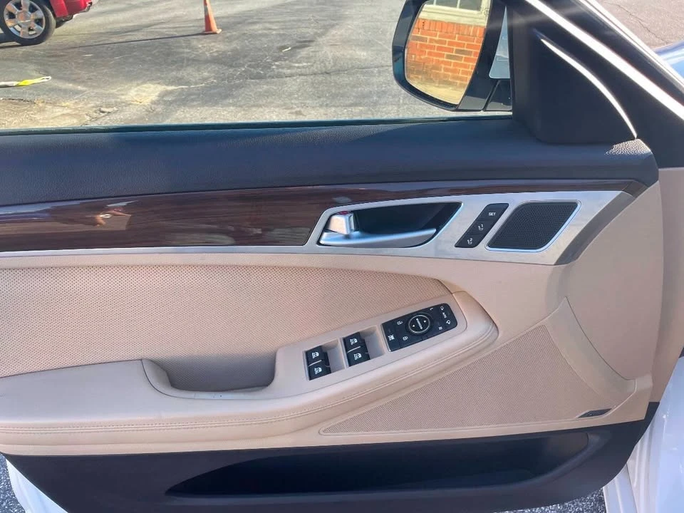 2016 Hyundai Genesis - Image 9 of 12