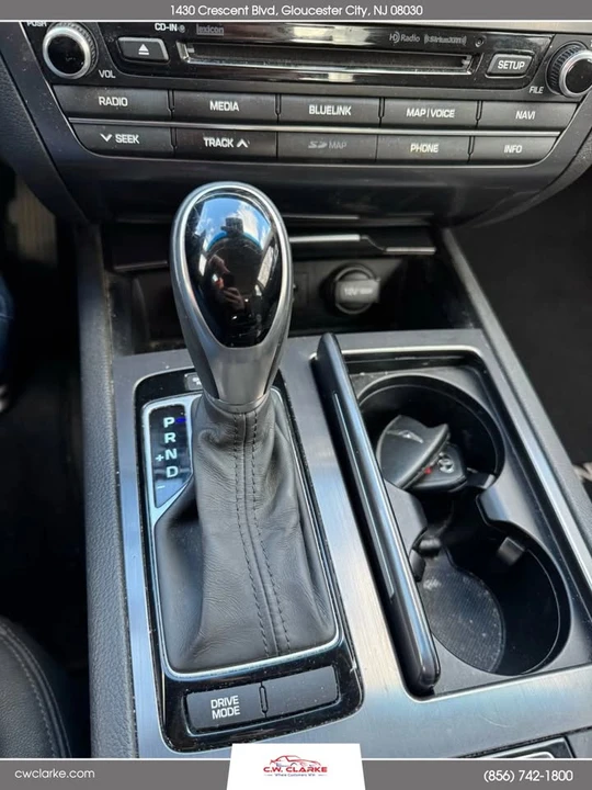 2016 Hyundai Genesis - Image 15 of 17