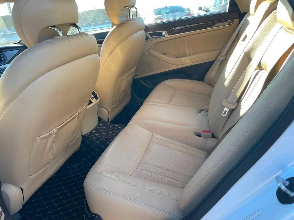 2016 Hyundai Genesis - Image 8 of 12