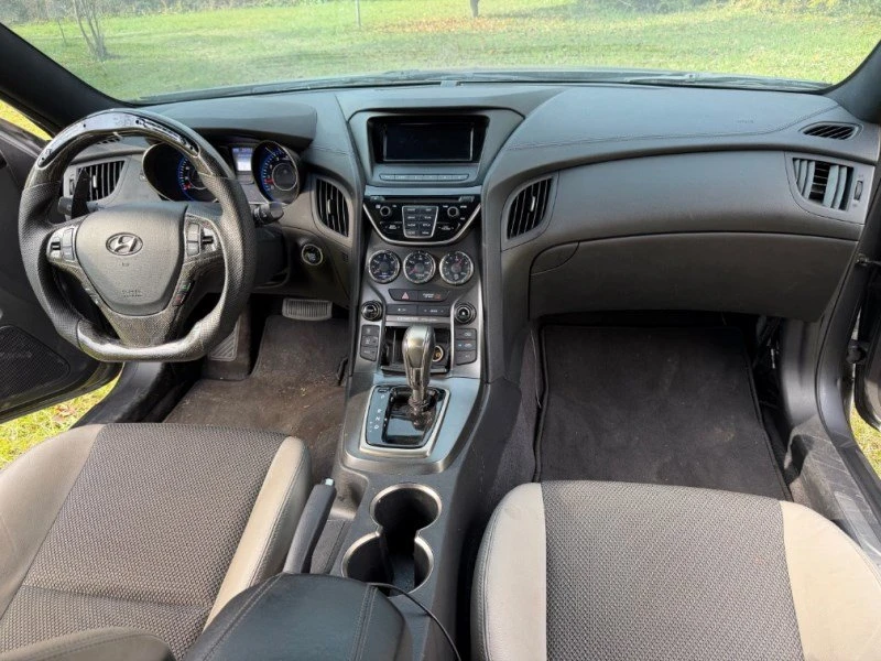 2016 Hyundai Genesis - Image 10 of 11