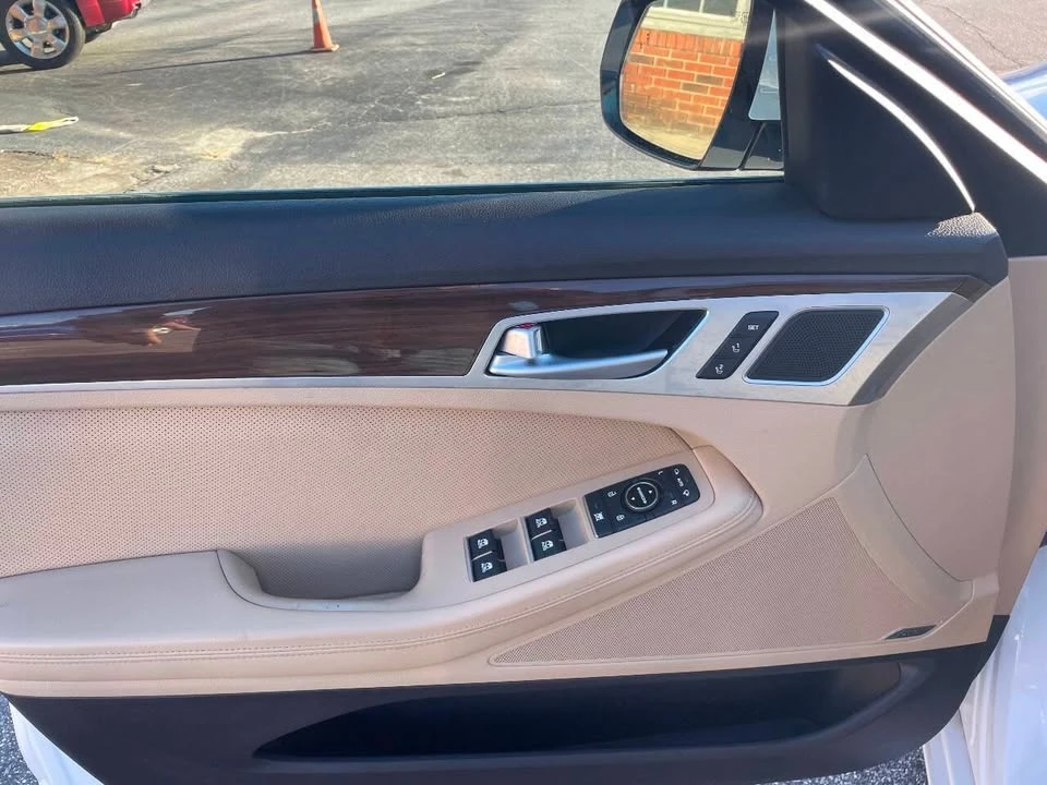 2016 Hyundai Genesis - Image 9 of 12