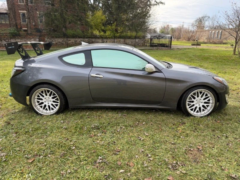 2016 Hyundai Genesis - Image 2 of 11