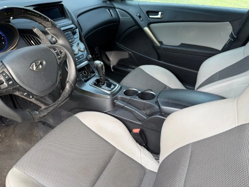 2016 Hyundai Genesis - Image 8 of 11