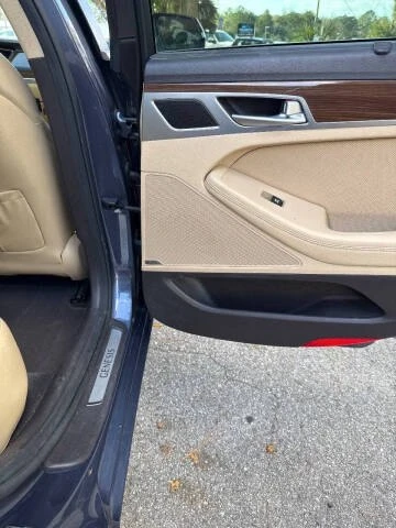 2016 Hyundai Genesis - Image 9 of 12