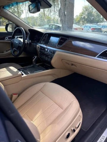 2016 Hyundai Genesis - Image 10 of 12