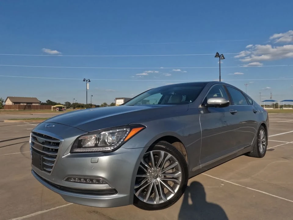 2016 Hyundai Genesis - Image 2 of 20