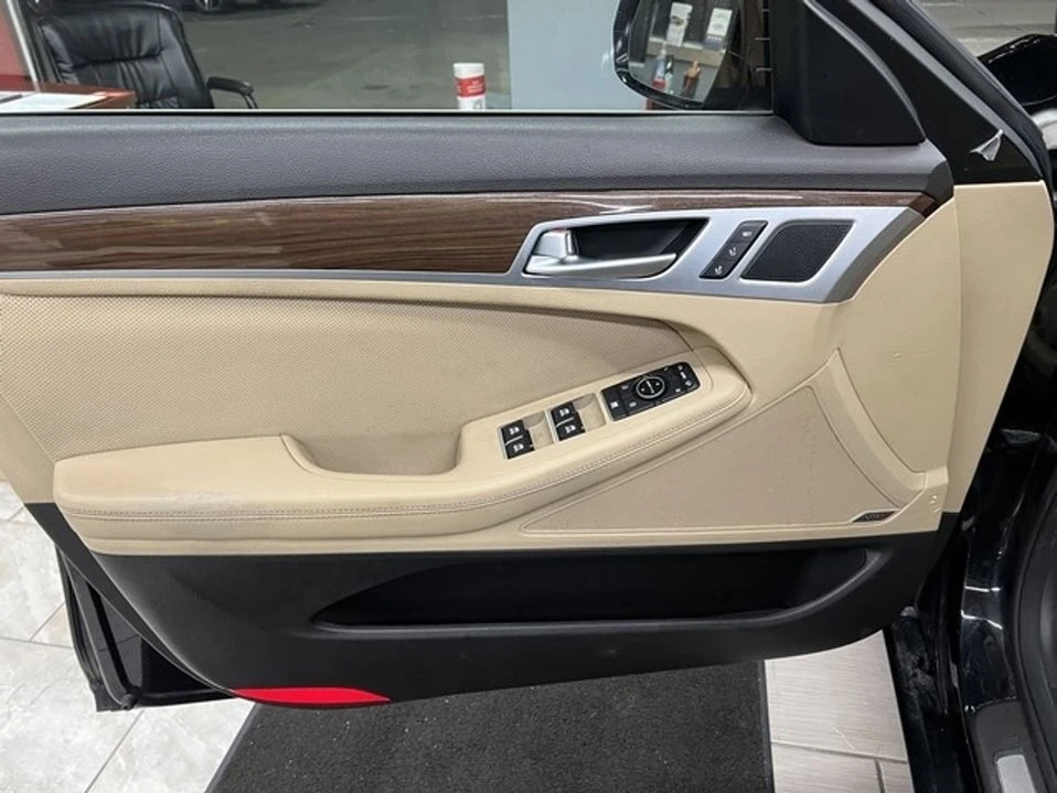 2016 Hyundai Genesis - Image 7 of 18