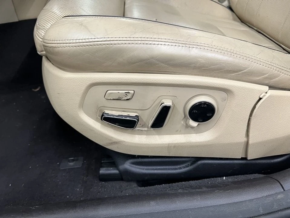 2016 Hyundai Genesis - Image 8 of 18