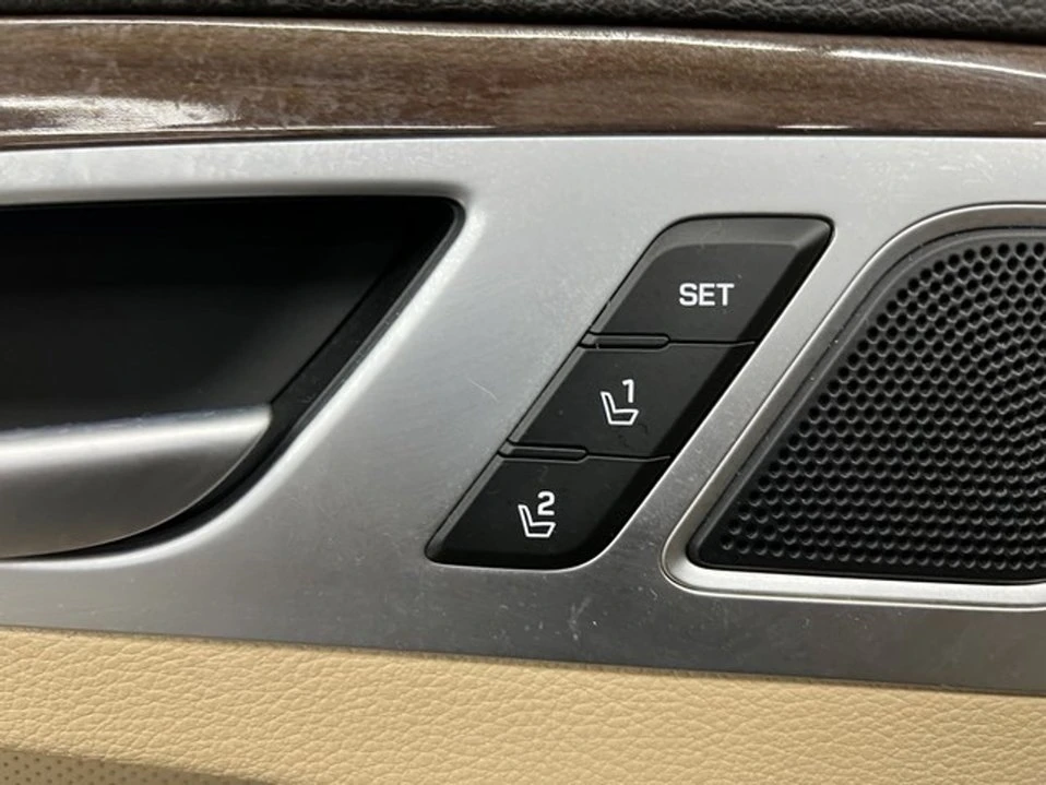 2016 Hyundai Genesis - Image 16 of 18