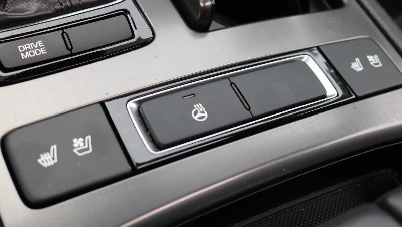2016 Hyundai Genesis - Image 8 of 17