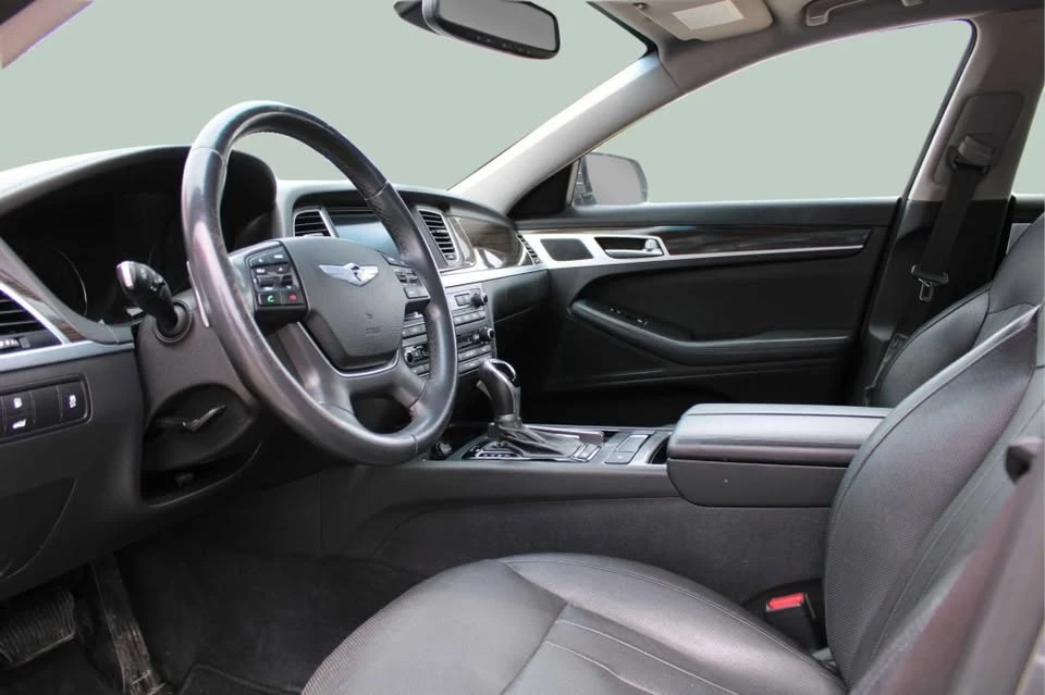 2016 Hyundai Genesis - Image 8 of 14