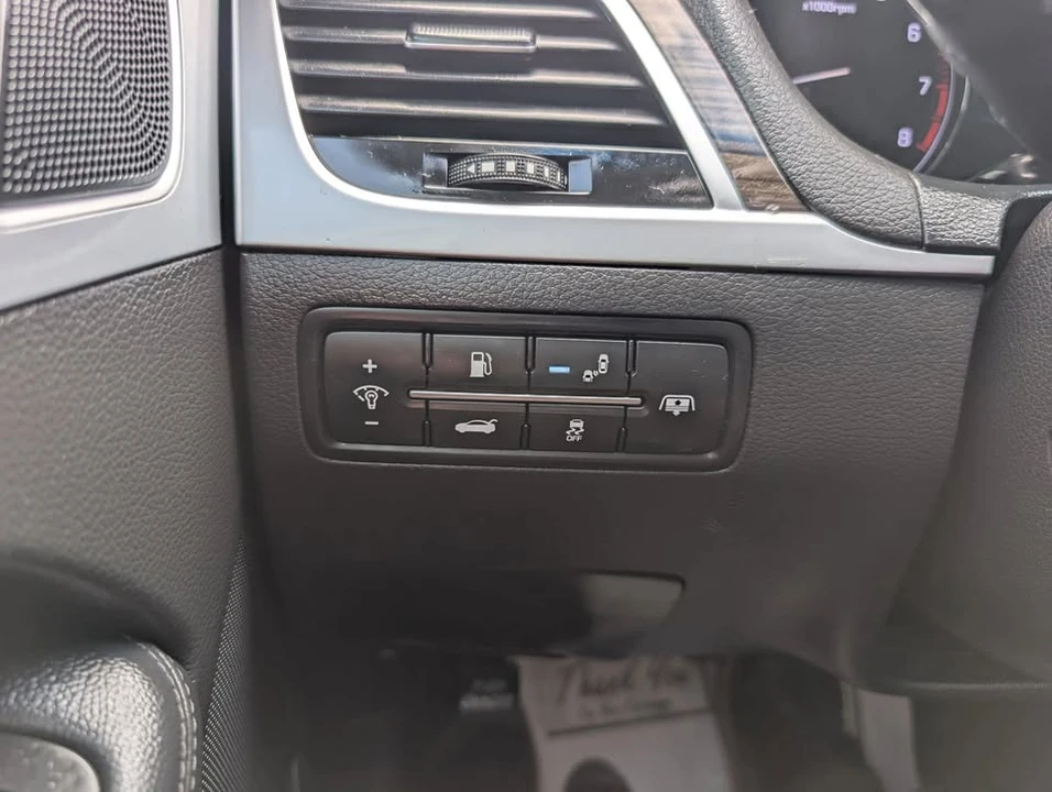 2016 Hyundai Genesis - Image 10 of 19