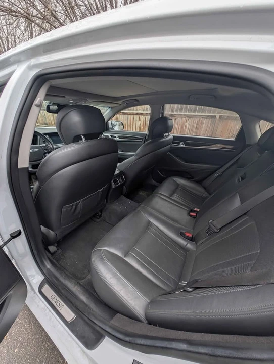 2016 Hyundai Genesis - Image 11 of 13