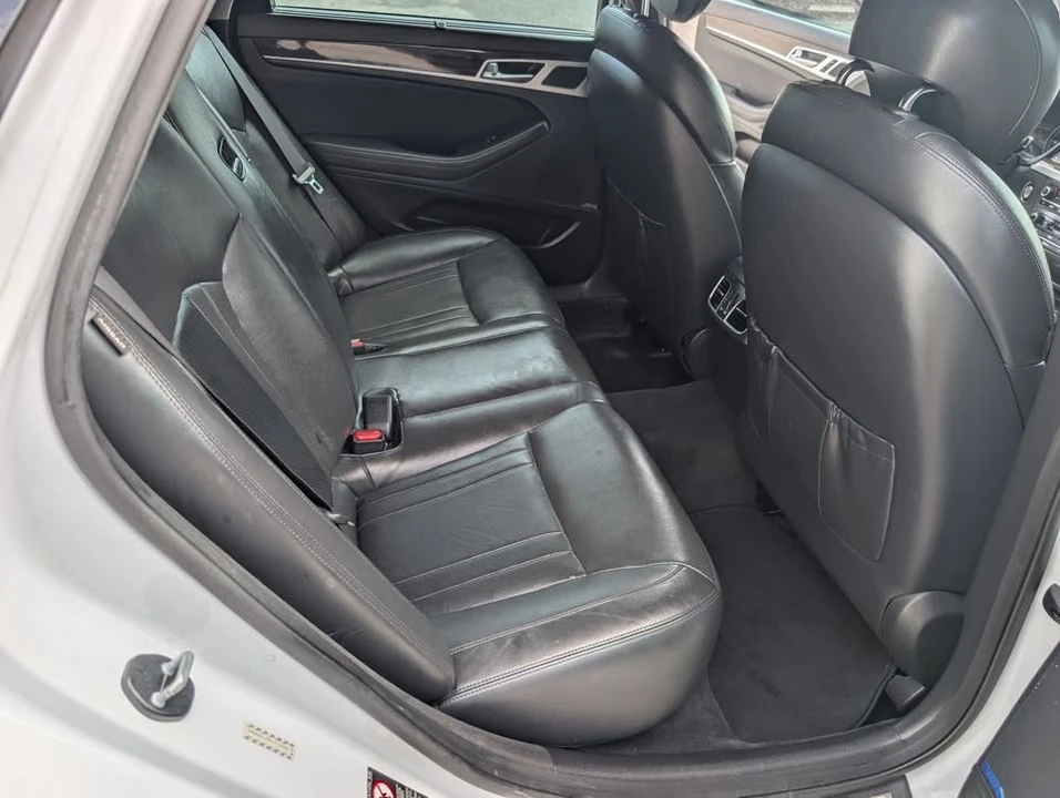 2016 Hyundai Genesis - Image 12 of 19