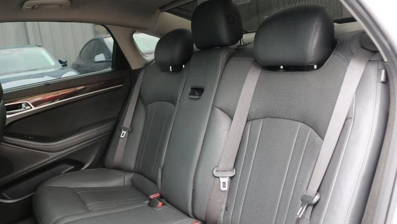 2016 Hyundai Genesis - Image 12 of 17