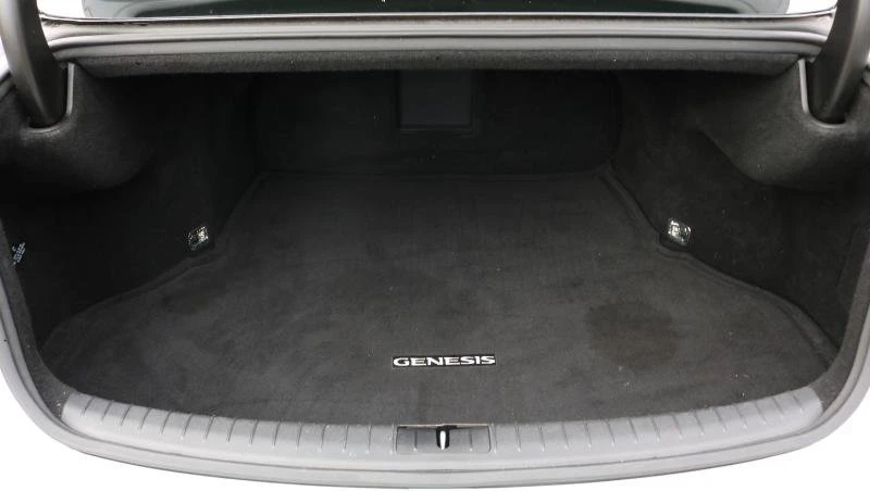 2016 Hyundai Genesis - Image 16 of 17