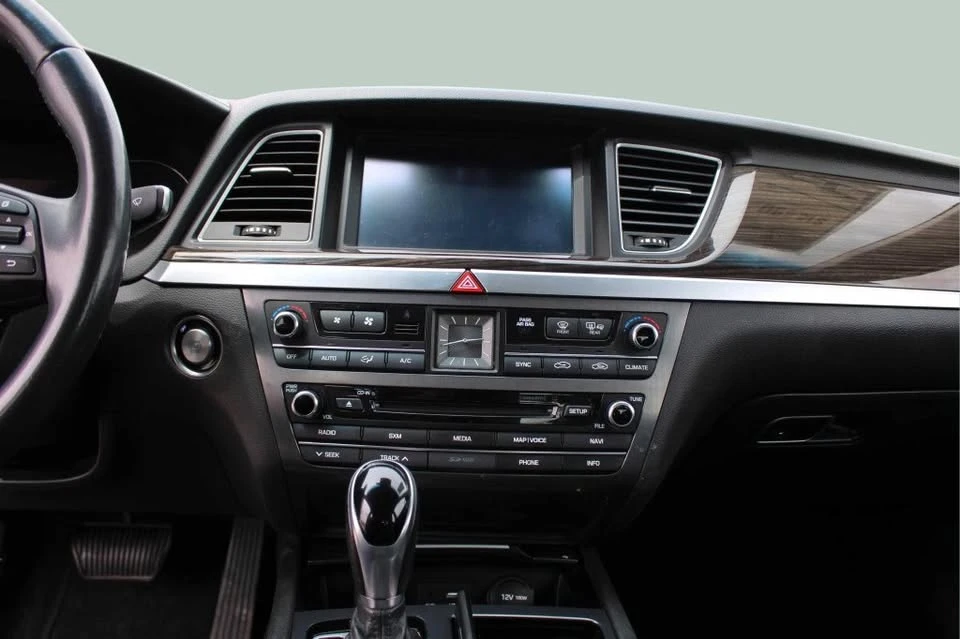 2016 Hyundai Genesis - Image 11 of 14