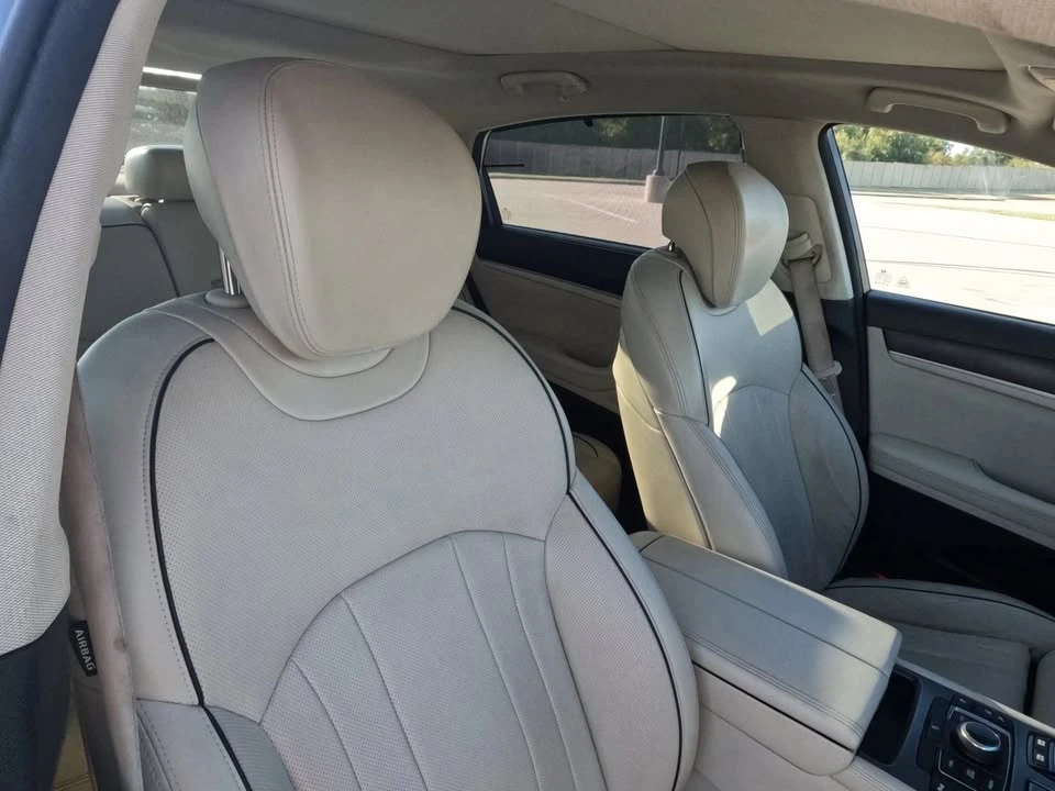 2016 Hyundai Genesis - Image 10 of 20