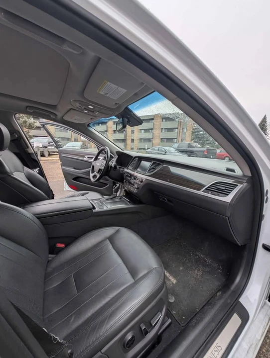 2016 Hyundai Genesis - Image 10 of 13