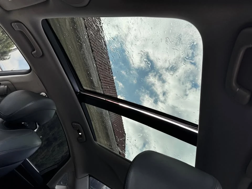 2016 Hyundai Genesis - Image 14 of 18