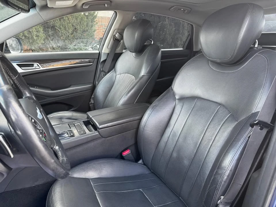 2016 Hyundai Genesis - Image 9 of 18