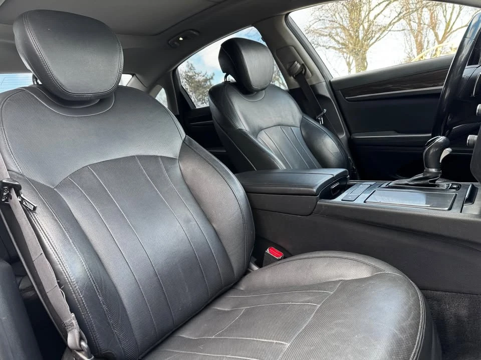 2016 Hyundai Genesis - Image 11 of 18