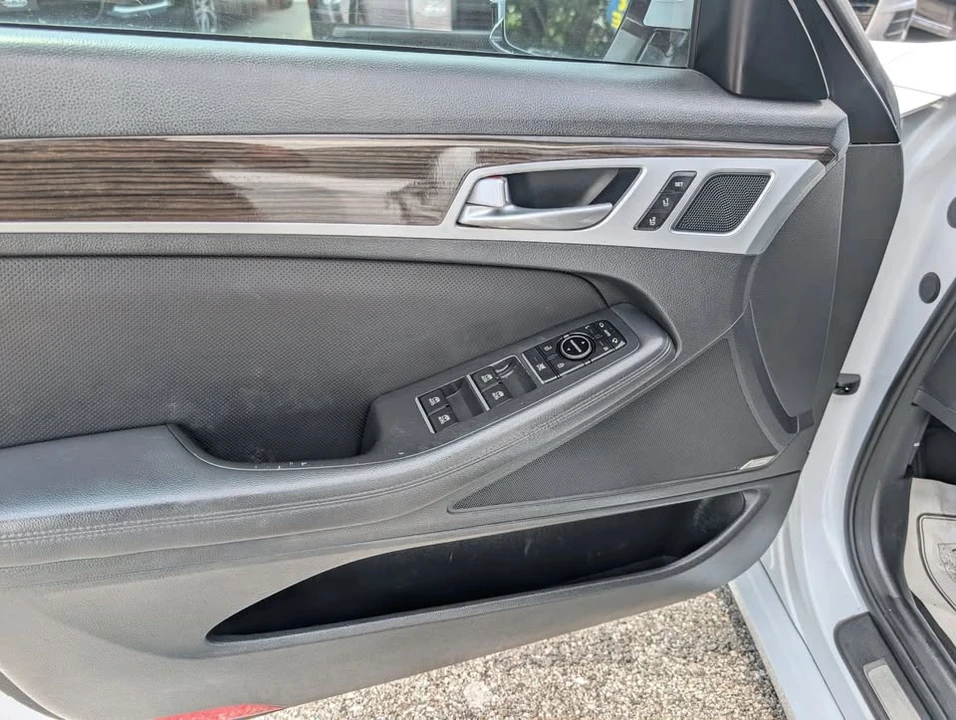 2016 Hyundai Genesis - Image 8 of 20