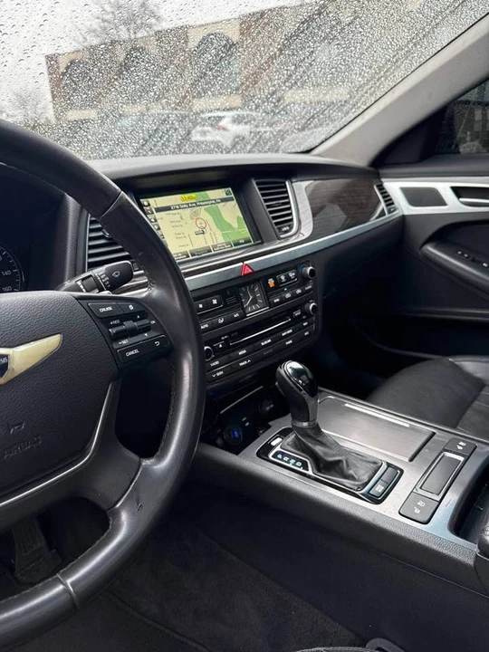 2016 Hyundai Genesis - Image 16 of 17