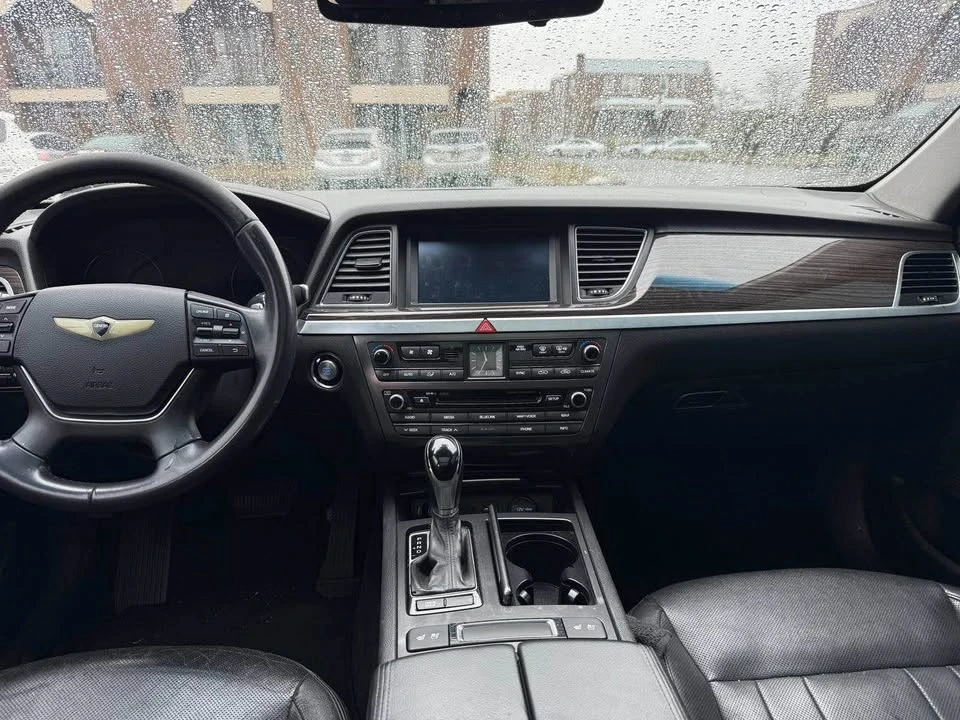 2016 Hyundai Genesis - Image 13 of 17