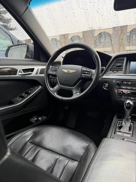 2016 Hyundai Genesis - Image 11 of 17