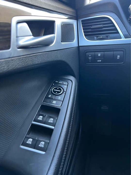 2016 Hyundai Genesis - Image 11 of 20