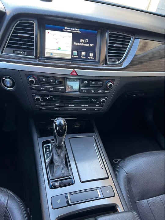2016 Hyundai Genesis - Image 13 of 20