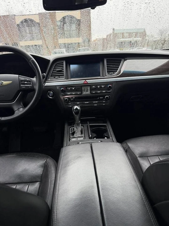 2016 Hyundai Genesis - Image 15 of 17