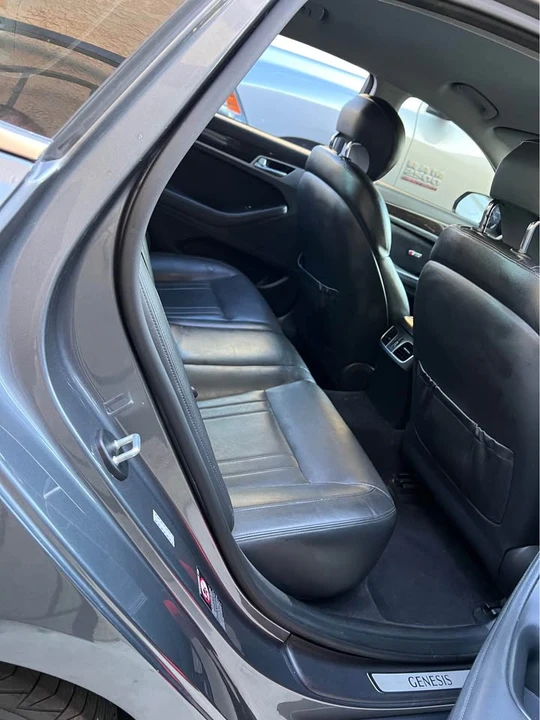 2016 Hyundai Genesis - Image 17 of 20