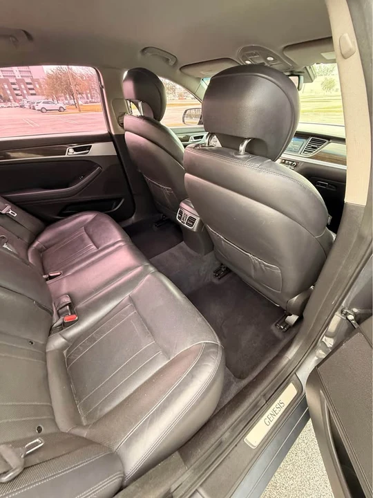 2016 Hyundai Genesis - Image 13 of 16