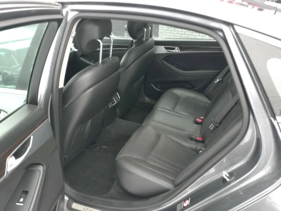 2016 Hyundai Genesis - Image 11 of 16