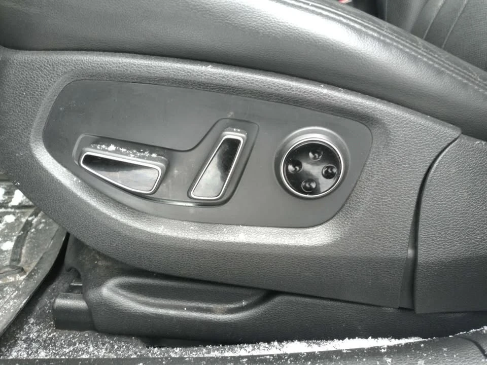 2016 Hyundai Genesis - Image 13 of 16